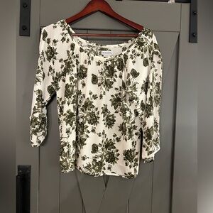 Kokoon women’s floral blouse with split sleeves